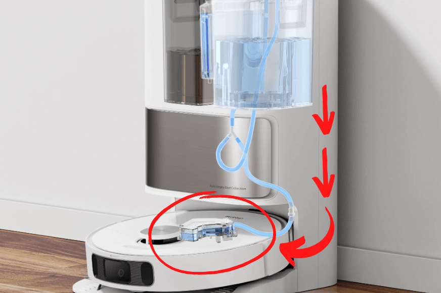 Der Wassertank des Dreame L10s Ultra wird an der Basisstation mit Wasser befüllt